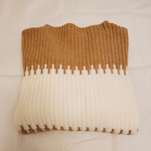 🌟Host Pick!🌟 French Connection Funnel-Neck Camel/White Colorblock Sweater - M - Picture 5 of 13